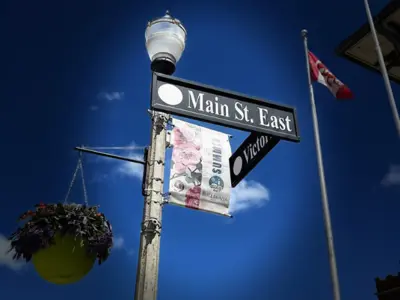 Signs Main Street and Victoria Street